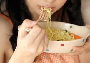 17在线吃瓜网网页汇聚最新娱乐八卦和瓜闻