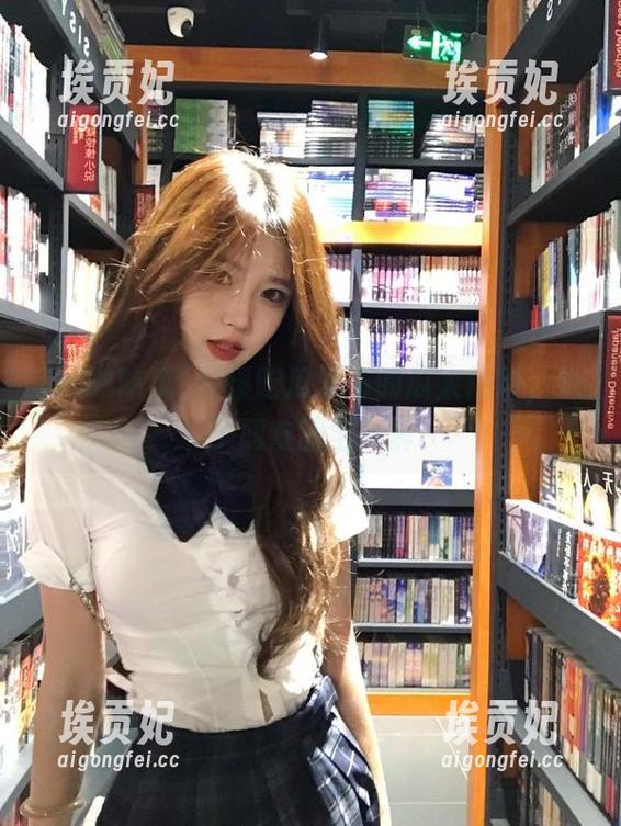 网曝吃瓜发布的瓜太精彩，妹子朋友圈全刷屏