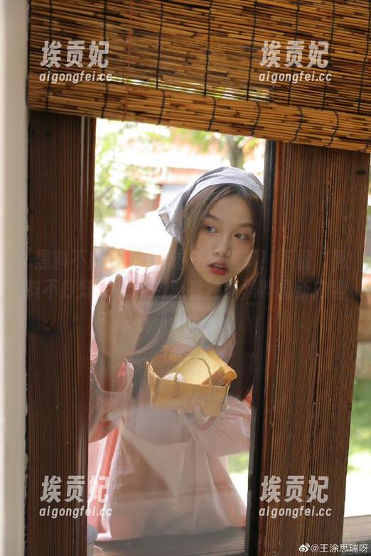 不错过任何爆料！下载“黑料不打烊fulilv”观看独家黑料最新内容