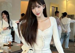 关注黑料不打烊吃瓜网官网,观看最新爆料不停歇